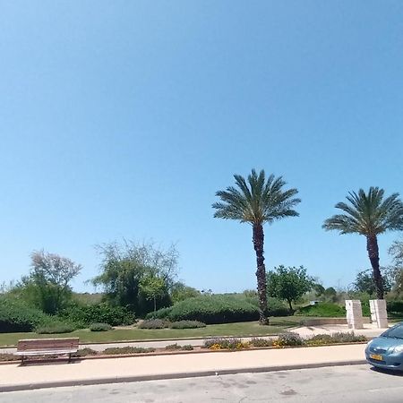 Beach Suite Israel- Private Jacuzzi Garden Suite & Gym, 3 Min Walk To Beach ביץ סוייט ישראל- ג'קוזי פרטי בגינה 3 דקות הליכה לים וחדר כושר Ашкелон Экстерьер фото