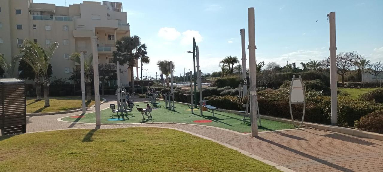 Beach Suite Israel- Private Jacuzzi Garden Suite & Gym, 3 Min Walk To Beach ביץ סוייט ישראל- ג'קוזי פרטי בגינה 3 דקות הליכה לים וחדר כושר Ашкелон Экстерьер фото