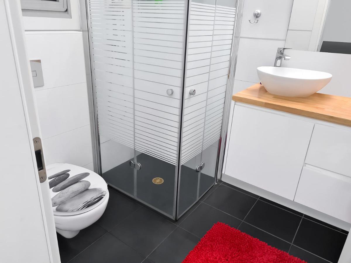 Beach Suite Israel- Private Jacuzzi Garden Suite & Gym, 3 Min Walk To Beach ביץ סוייט ישראל- ג'קוזי פרטי בגינה 3 דקות הליכה לים וחדר כושר Ашкелон Экстерьер фото