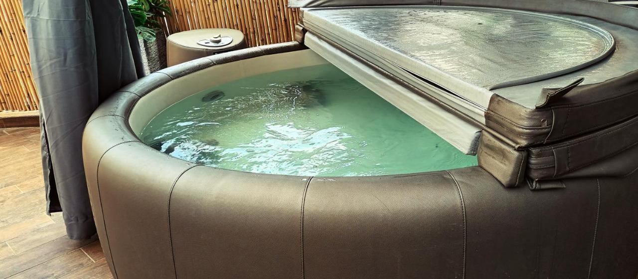 Beach Suite Israel- Private Jacuzzi Garden Suite & Gym, 3 Min Walk To Beach ביץ סוייט ישראל- ג'קוזי פרטי בגינה 3 דקות הליכה לים וחדר כושר Ашкелон Экстерьер фото