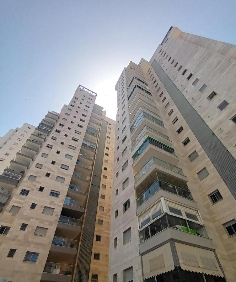 Beach Suite Israel- Private Jacuzzi Garden Suite & Gym, 3 Min Walk To Beach ביץ סוייט ישראל- ג'קוזי פרטי בגינה 3 דקות הליכה לים וחדר כושר Ашкелон Экстерьер фото
